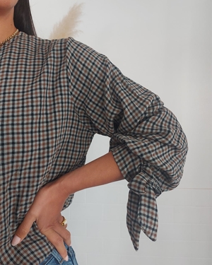 BLUSA CUADROS LAZO PUÑO GRIS - Imagen 2